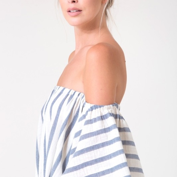 ๐Off the shoulder chambray top - Picture 4 of 4